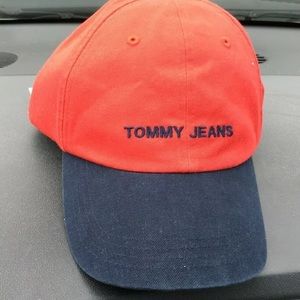 NEW WITH TAGS TOMMY HILFIGER HAT